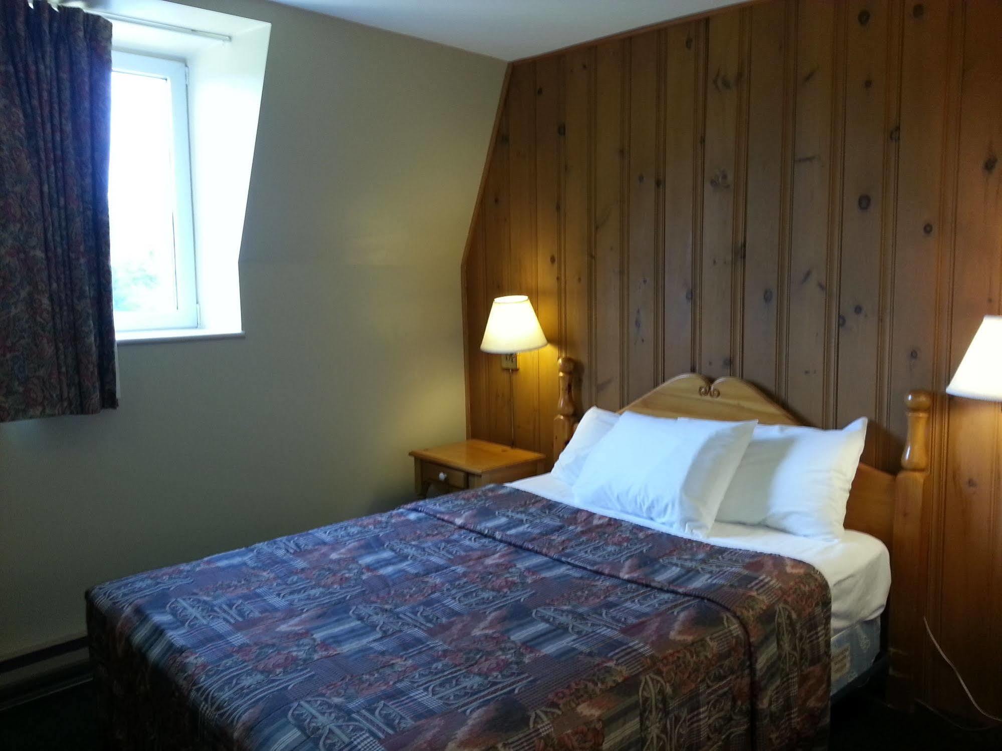 Hotel Le Chantecler Sainte-Adèle Eksteriør billede